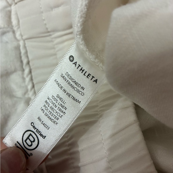 Women's White Elastic Waist Linen-Blend Shorts - Picture 4 of 4